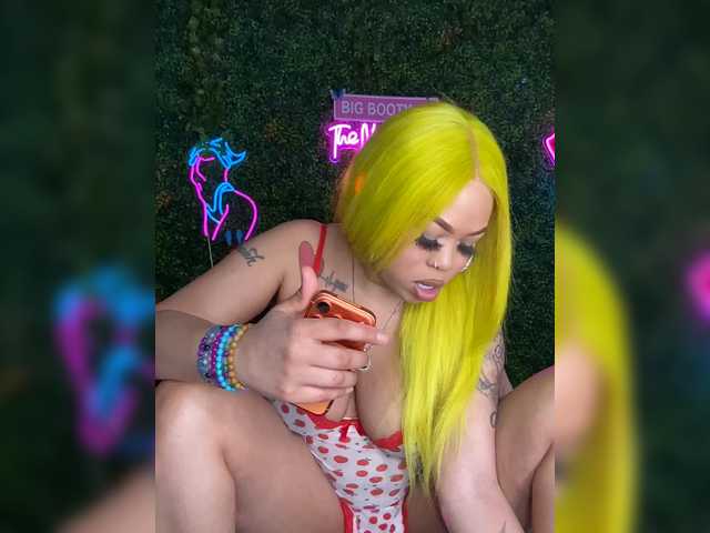 BigButtSarena's BongaCams show and profile