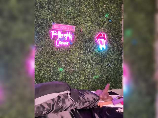 BigButtSarena's BongaCams show and profile