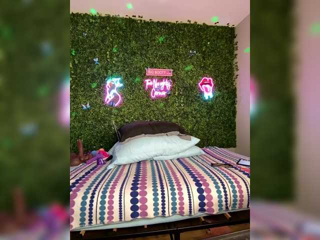 BigButtSarena's BongaCams show and profile