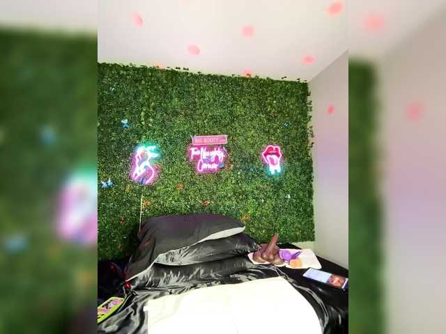 BigButtSarena's BongaCams show and profile