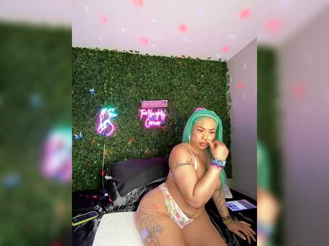 BigButtSarena's BongaCams show and profile