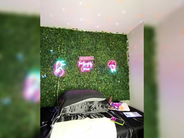 BigButtSarena's BongaCams show and profile