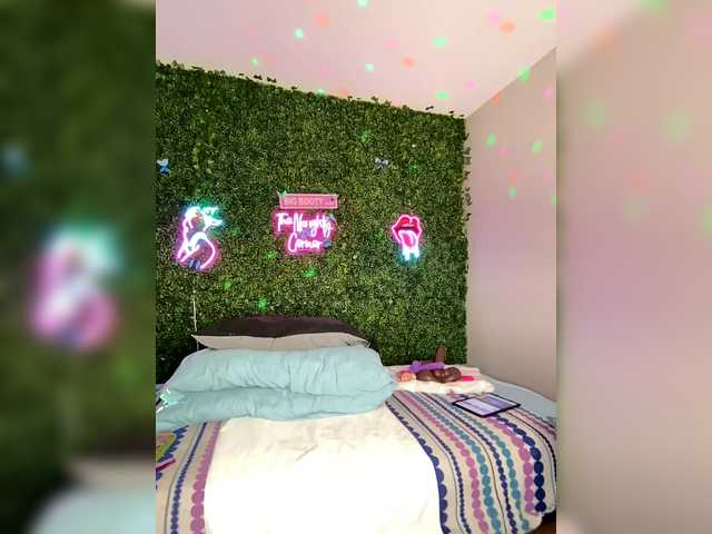 BigButtSarena's BongaCams show and profile