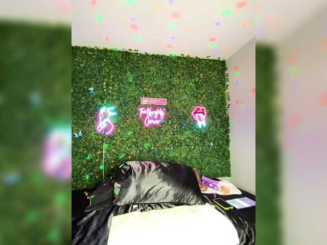 BigButtSarena's BongaCams show and profile