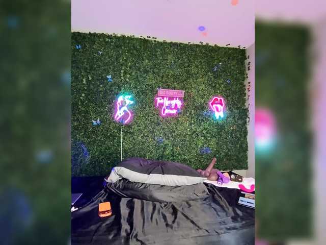 BigButtSarena's BongaCams show and profile