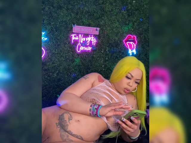 BigButtSarena's BongaCams show and profile