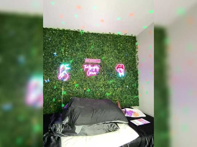 BigButtSarena's BongaCams show and profile