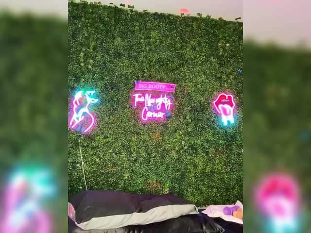 BigButtSarena's BongaCams show and profile