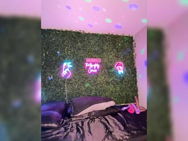 BigButtSarena's BongaCams show and profile