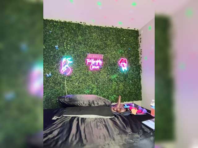 BigButtSarena's BongaCams show and profile