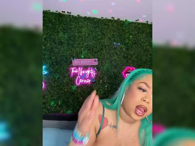 BigButtSarena's BongaCams show and profile