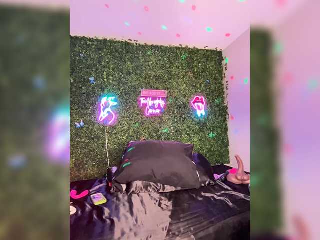 BigButtSarena's BongaCams show and profile