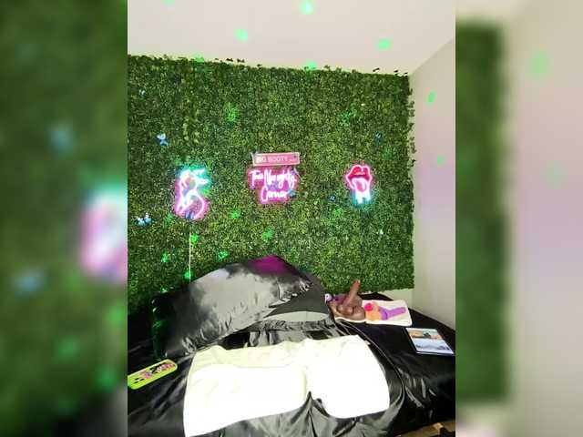 BigButtSarena's BongaCams show and profile