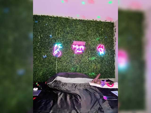 BigButtSarena's BongaCams show and profile