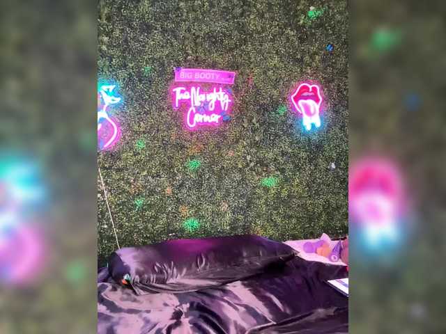 SarenaSoThick webcam