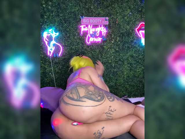 BigButtSarena's BongaCams show and profile