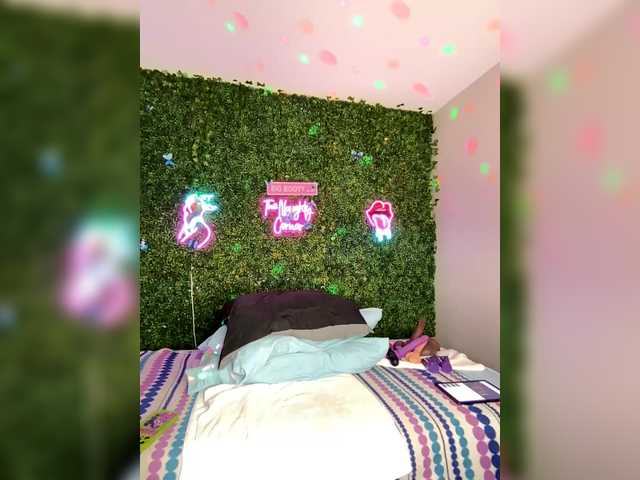 BigButtSarena's BongaCams show and profile