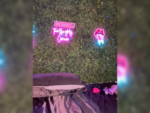 BigButtSarena's BongaCams show and profile