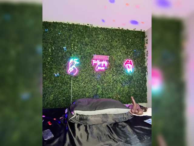 BigButtSarena's BongaCams show and profile