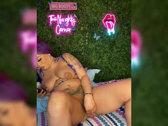 BigButtSarena's BongaCams show and profile