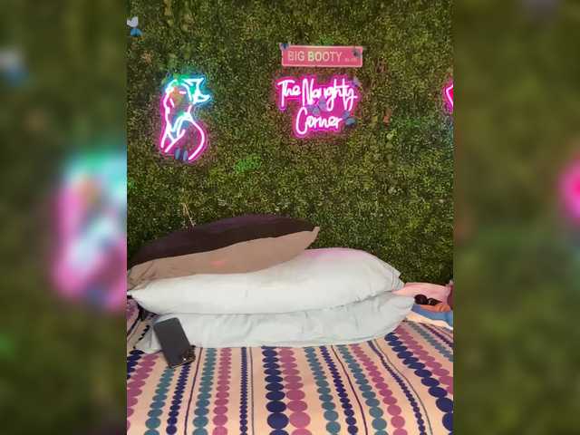 BigButtSarena's BongaCams show and profile