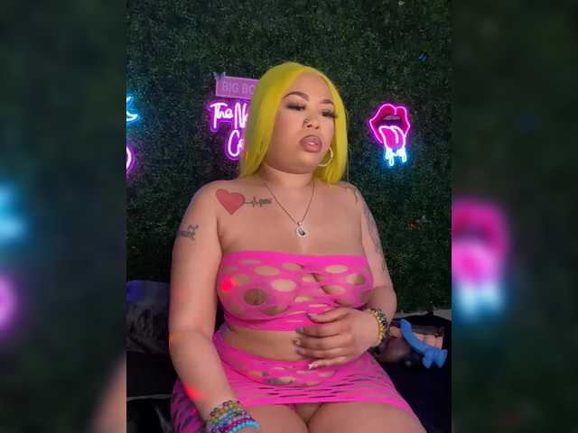 BigButtSarena's BongaCams show and profile