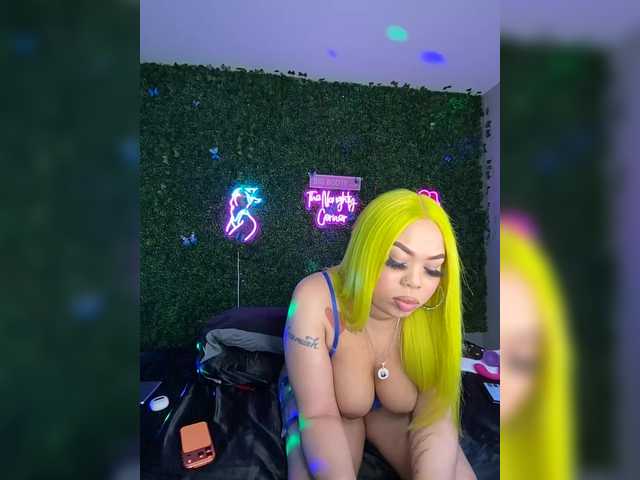 BigButtSarena's BongaCams show and profile