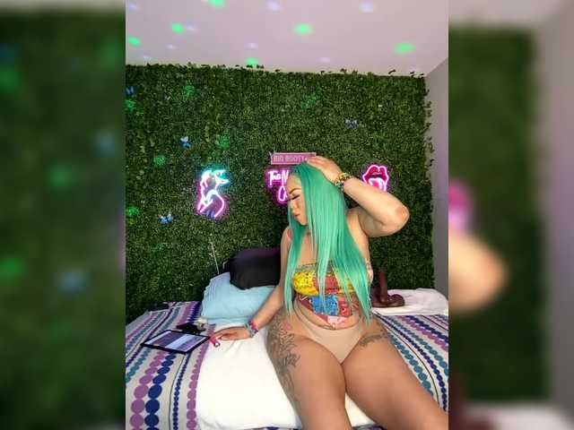 BigButtSarena's BongaCams show and profile