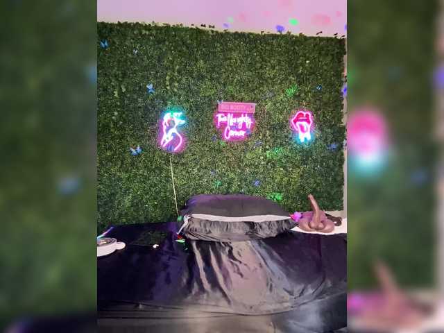 BigButtSarena's BongaCams show and profile