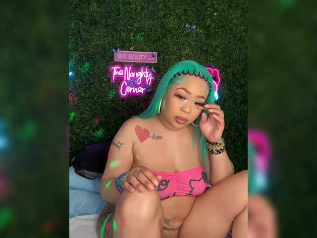 BigButtSarena's BongaCams show and profile