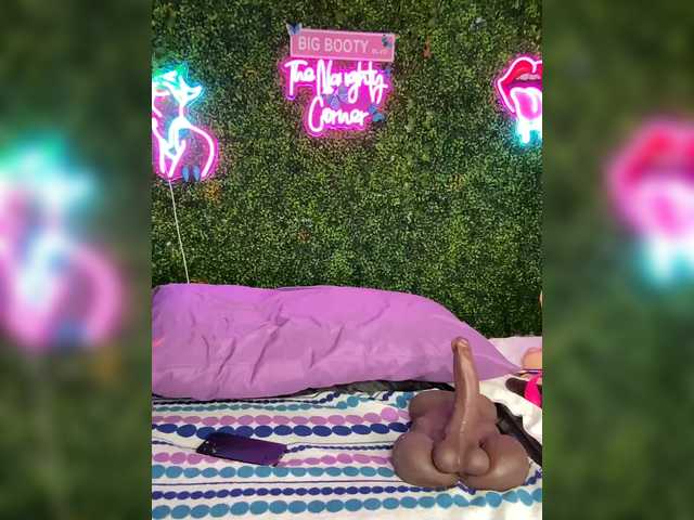 BigButtSarena's BongaCams show and profile