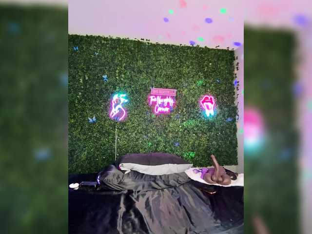 BigButtSarena's BongaCams show and profile