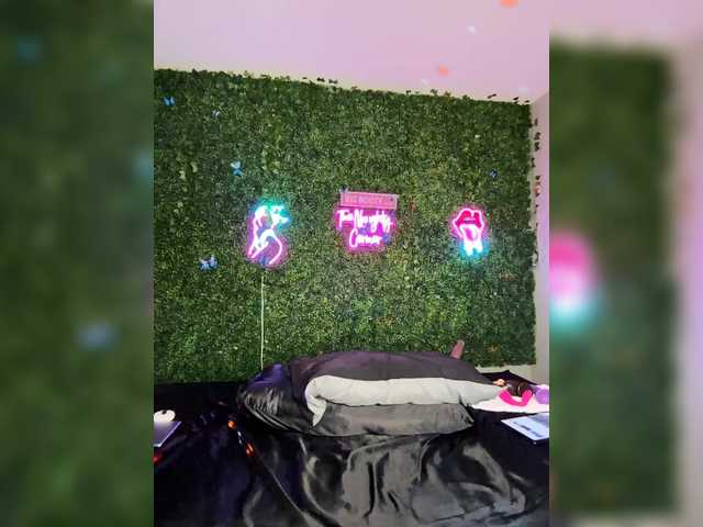 BigButtSarena's BongaCams show and profile