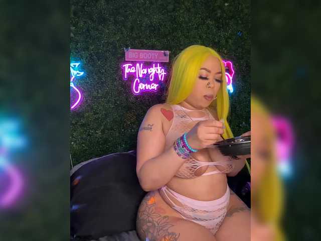 BigButtSarena's BongaCams show and profile