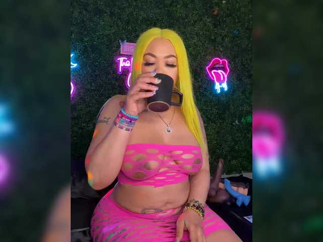 BigButtSarena's BongaCams show and profile