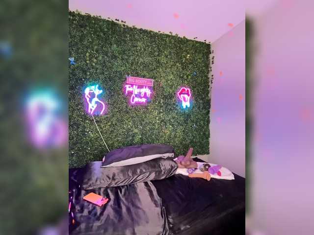 BigButtSarena's BongaCams show and profile