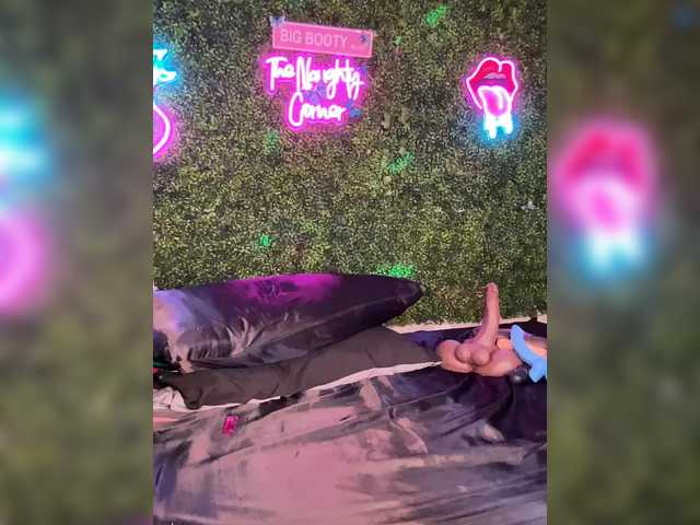 BigButtSarena's BongaCams show and profile