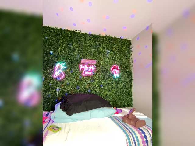 BigButtSarena's BongaCams show and profile