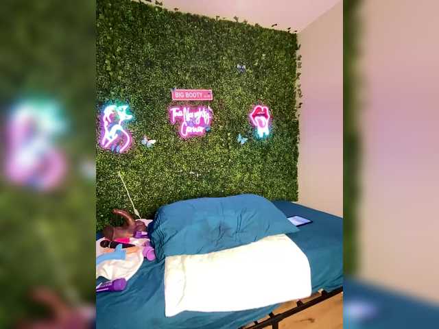 BigButtSarena's BongaCams show and profile