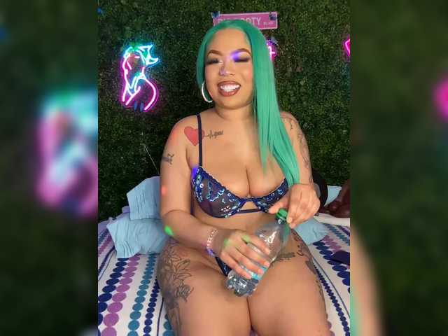 BigButtSarena's BongaCams show and profile