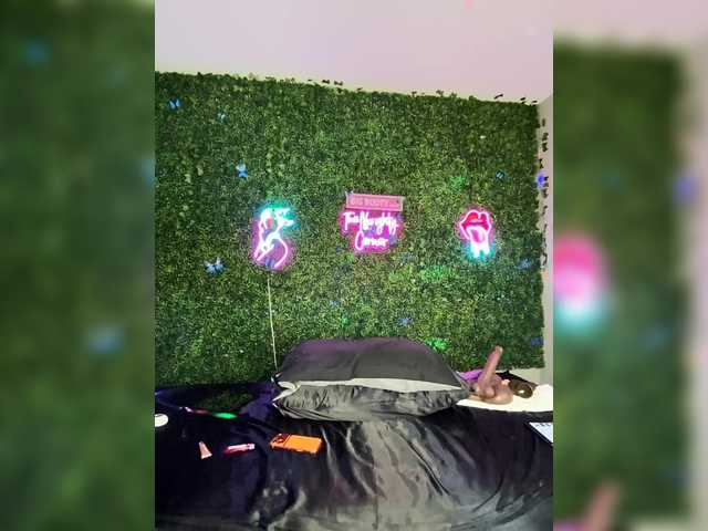 BigButtSarena's BongaCams show and profile