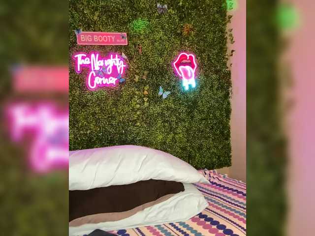 BigButtSarena's BongaCams show and profile