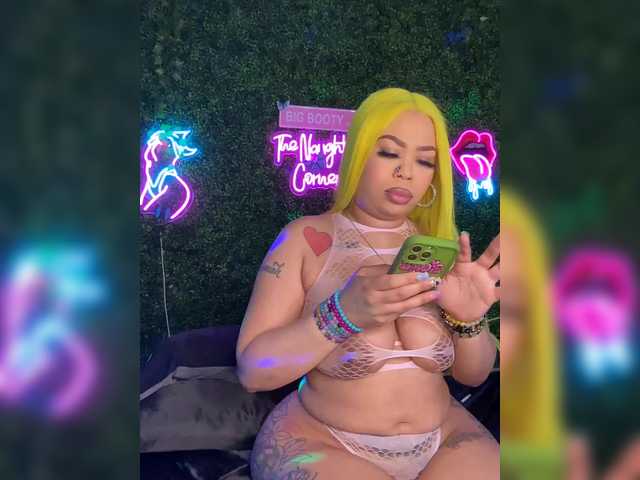 BigButtSarena's BongaCams show and profile