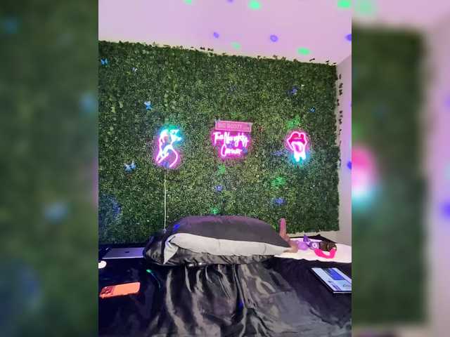 BigButtSarena's BongaCams show and profile