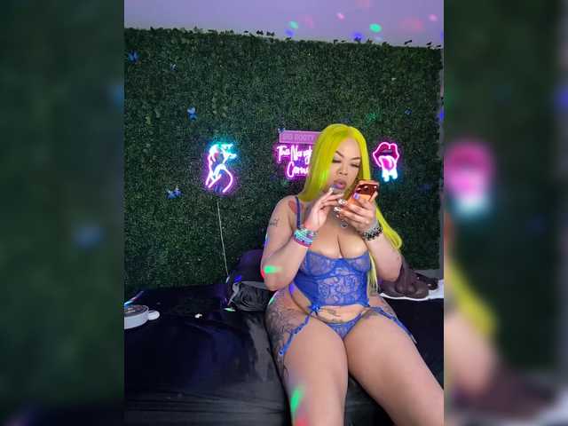 BigButtSarena's BongaCams show and profile