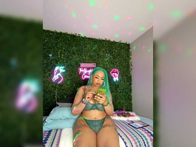 BigButtSarena's BongaCams show and profile