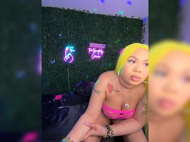 BigButtSarena's BongaCams show and profile