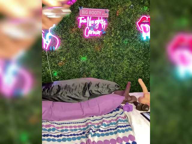 BigButtSarena's BongaCams show and profile