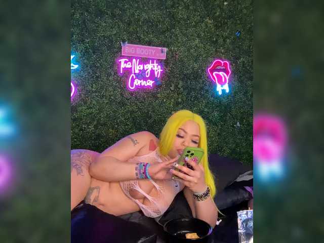 BigButtSarena's BongaCams show and profile