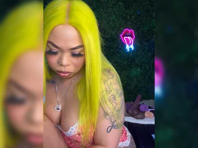 BigButtSarena's BongaCams show and profile